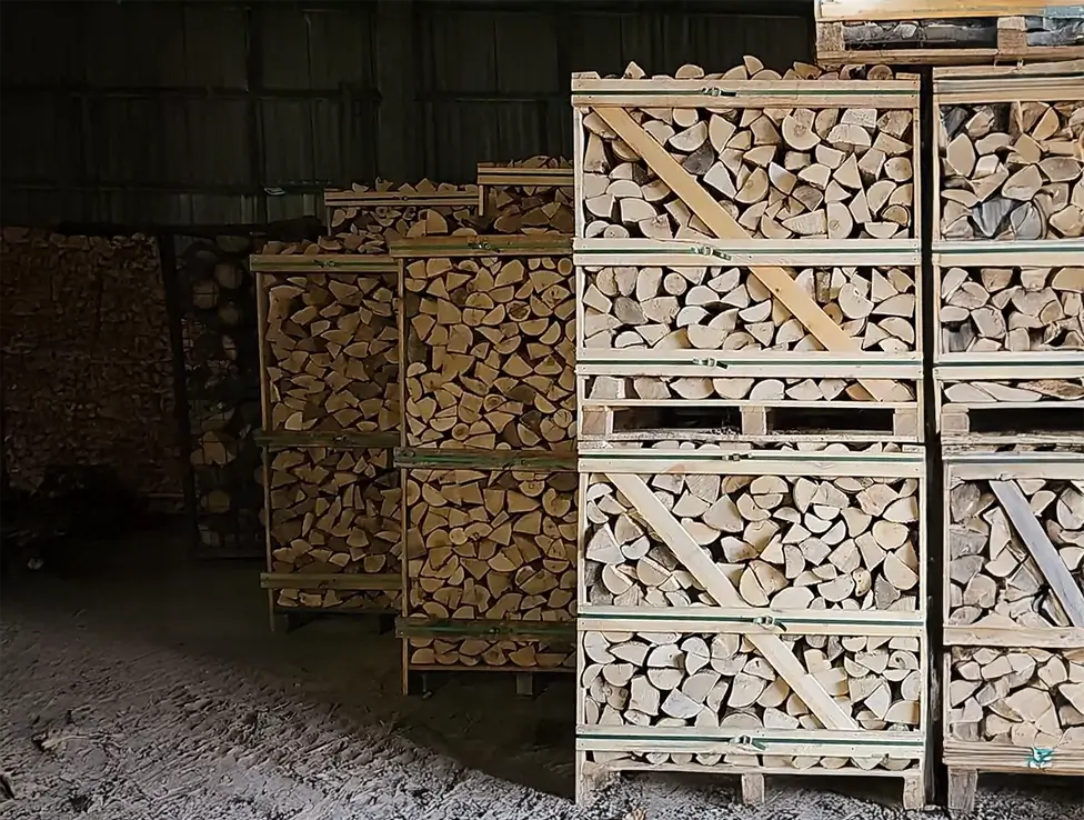 Firewood Logs in Crates, Sourced in Latvia and Shipped Across the Ireland – timberlatvia.com