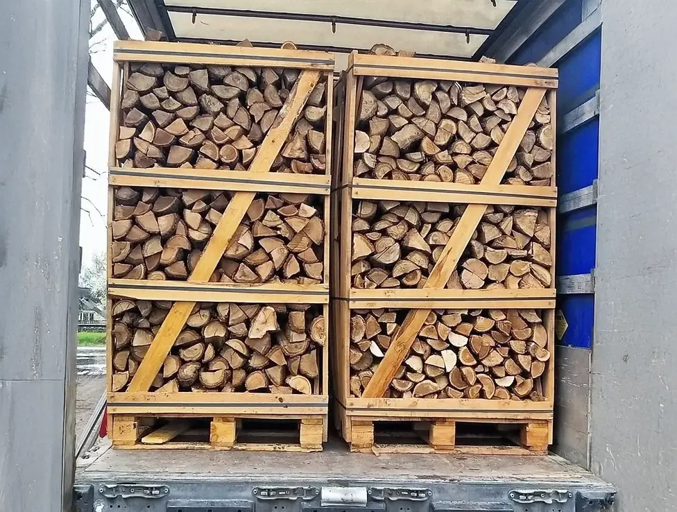 Firewood Logs in Crates, Sourced in Latvia and Shipped Across the Ireland – timberlatvia.com