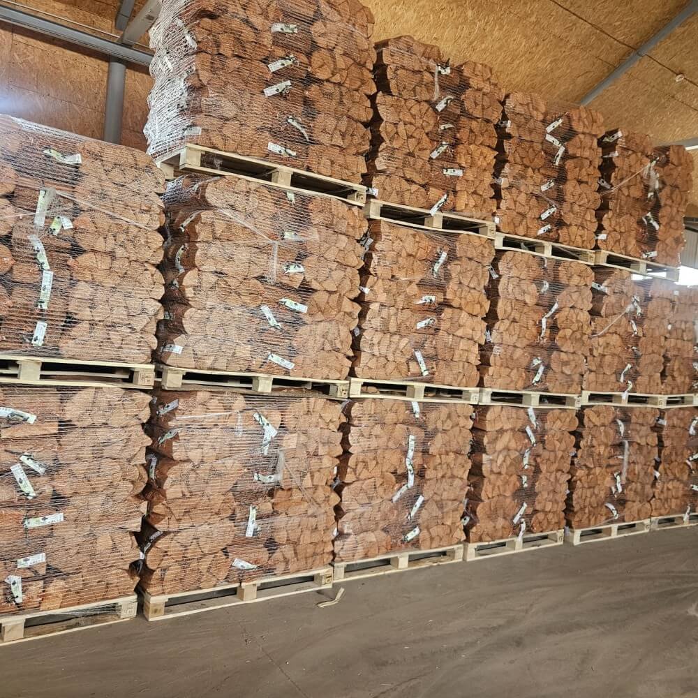 Logs supplied from Latvia to Ireland- timberlatvia.com
